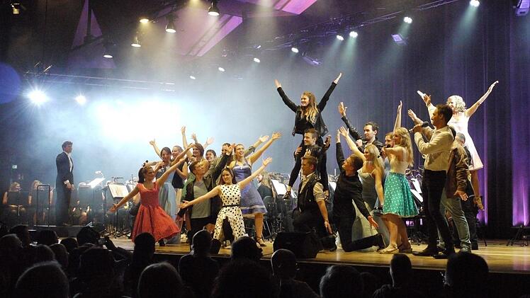 Schlussbild nach einer Tanzeinlage der Musicalcompany.                                     Foto: Mike Wuttke