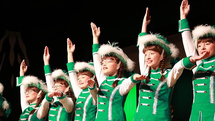 Die Micke-Garde zeigt ihren Gardetanz. Foto: Jürgen Gärtner