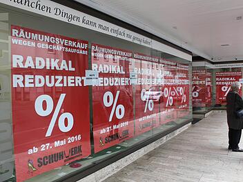 Radikal reduziert: Wieder einmal muss ein Laden in der Innenstadt schließen, doch diesmal steckt nicht fehlender Umsatz, sondern ein persönliches Schicksal dahinter. Foto: Markus Häggberg