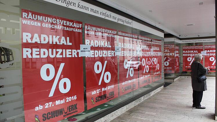 Radikal reduziert: Wieder einmal muss ein Laden in der Innenstadt schließen, doch diesmal steckt nicht fehlender Umsatz, sondern ein persönliches Schicksal dahinter. Foto: Markus Häggberg