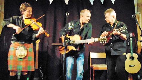 Englischkurs mit (von links): Gregor Borland, Pete Abott und Dave Walmesley Foto: Birgit Kunig