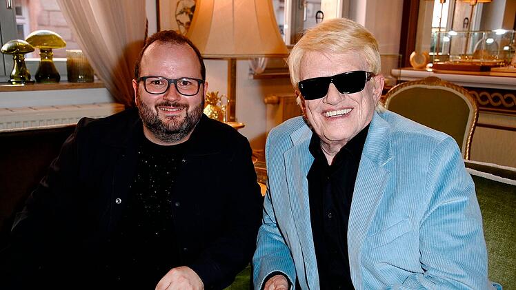 Heino zu Gast in F&uuml;rth: Schlager-Legende zeigt besonderen Ring
