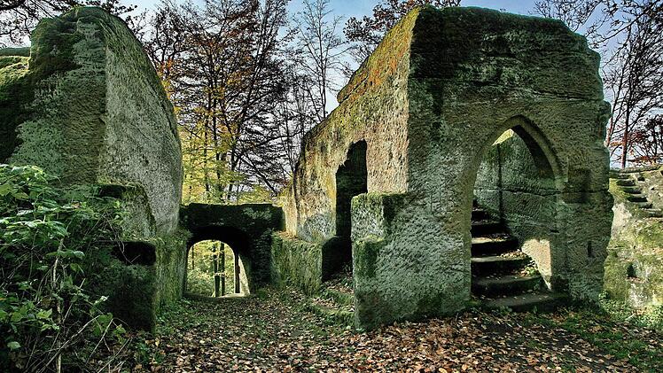 Die Ruine der hochmittelalterlichen Burg Rotenhan Foto: Gerhard A. Müller