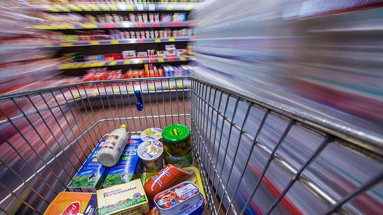 Lebensmitteleinkauf: In Deutschland wird der immer teurer. Ein Grund: Es gibt kaum noch Preiskampf. Symbolfoto: Jens Büttner/dpa