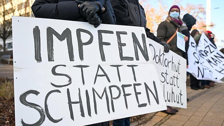 Der Bürgermeister und ein Teil der Stadträte sind fürs Impfen und kritisieren die Gegner von Corona-Maßnahmen, allerdings gibt es offenbar auch andere Meinungen: Das Gremium konnte sich bislang auf kein gemeinsame Vorgehen einigen.