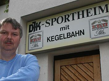 Wirt Timo Löchner schmeißt hin und schließt die DJK-Sportheim-Gaststätte in wenigen Tagen. Foto: Jürgen Gärtner