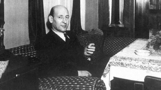 Ernst W. Hoffmeister.