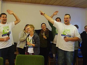 Die Freude ist riesig bei Martin Sesselmann (rechts) und seinen Mitstreitern. Foto: Heike Sch&uuml;lein