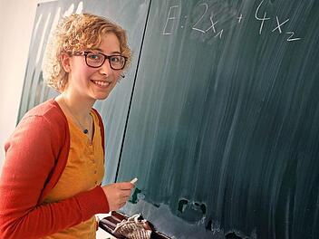 Viola Tröger bereitet sich auf ihr Abitur vor.  Foto: Barbara Herbst