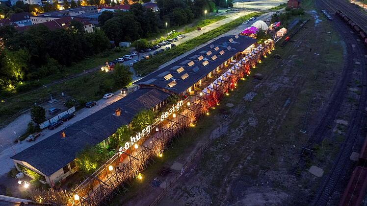 Die Location aus der Luft: Die alte Pakethalle ist Dreh- und Angelpunkt der 29. Coburger Designtage.