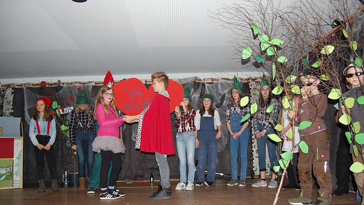 "Das junge Gemüse" erzählte das Märchen von Schneewittchen und den sieben Zwergen neu.Anna-Lena Herbert