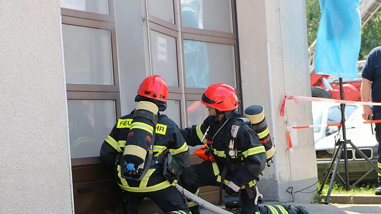 Bei der Übung. Foto: Thomas Neubauer