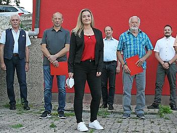 Der SPD-Ortsverein Gehülz hat gewählt und treue Mitglieder geehrt. Mit im Bild auch Bundestagskandidatin Ramona Brehm (vorne, Mitte) und Stadtverbandsvorsitzender Ralf Völkl (Fünfter von links)