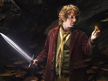 Bilbo (Martin Freeman) entdeckt den Ring, den Gollum verlor, als er seine Beute davon schleppte.
