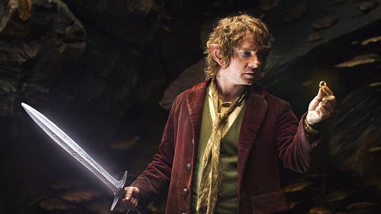 Bilbo (Martin Freeman) entdeckt den Ring, den Gollum verlor, als er seine Beute davon schleppte.