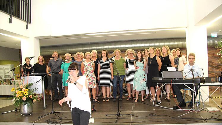Das Kollegium als Chor  Foto: Richard Sänger
