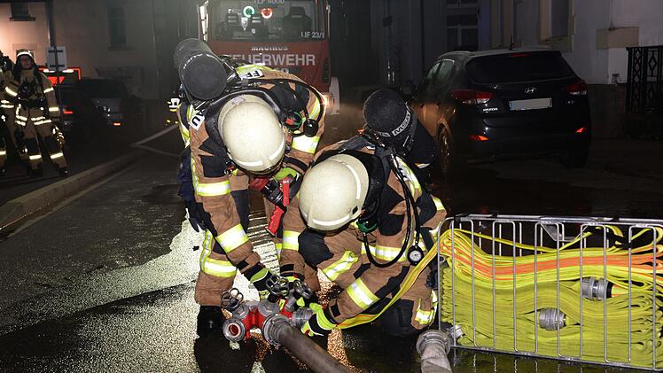 Mehr als 100 Einsatzkräfte waren vor Ort, um den Brand zu bekämpfen. Wenig später gab es ein zweites Feuer in Burgkunstadt.