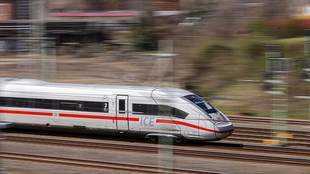 ICE bleibt in Franken liegen - Bahn greift zu verr&uuml;ckter Ma&szlig;nahme