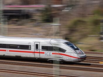 ICE bleibt in Franken liegen - Bahn greift zu verrückter Maßnahme