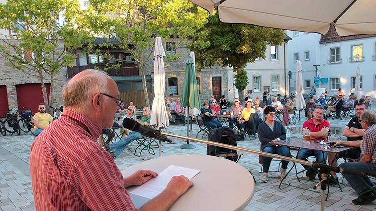 Eindrücke von der Kundgebung: Gerd Schäfer sprach sich unter anderem für das Bürgerspital naus.Ralf Ruppert