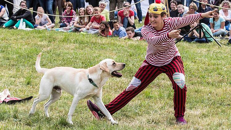 Der Hundetanz zog viele Zuschauer an. Foto: Rudi Hein