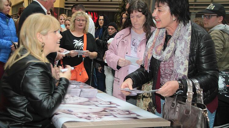Impressionen von Maite Kellys Auftritt im Einkaufszentrum "Fritz" Foto: Dagmar Besand