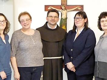 Der neue Vorstand des Pfarrgemeinderats Gößweinstein (v. l.): Stefanie Bezold, Heidi Hoffmann, Pfarrer Pater Flavian Michali, Kathrin Heckel und Hedwig Singer Foto: Thomas Weichert