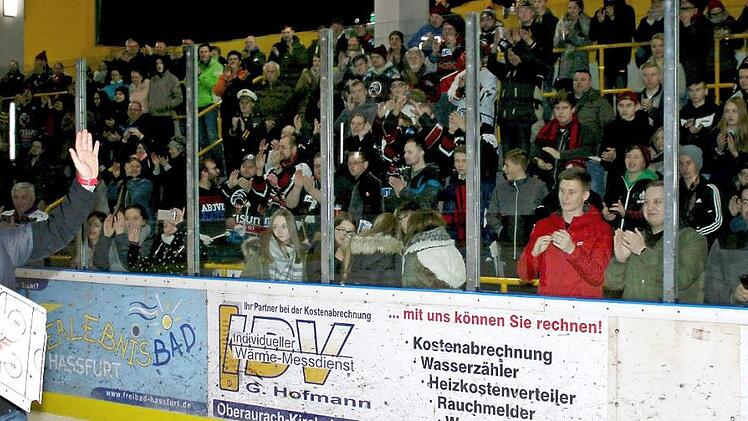 Martin Reichert sagt "Ade!" - zumindest als Trainer des ESC Haßfurt. Der Sylbacher bleibt dem Verein weiterhin als sportlicher Leiter erhalten. Foto: Ralf Naumann