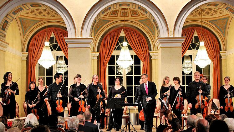 Sebastian Tewinkel und das Bayerische Kammerorchester im Kursaal Bad Brückenau
