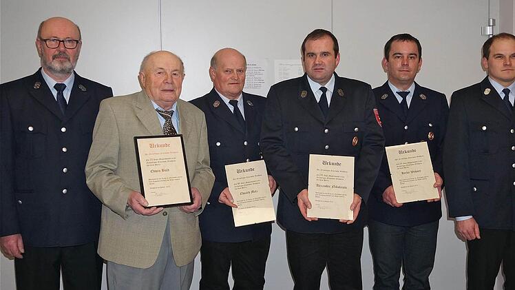 Ehrungen: Das Bild zeigt (von links) Heinz Amtmann, Edwin Bold, Eduard Metz, Alexander Nikoleiski, Heiko Wehner und Matthias Metz.