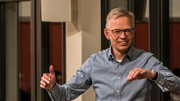 Unter der Leitung von Peter Stenglein bereitet sich der Coburger Bachchor auf die Aufführung von Telemanns Matthäuas-Passion von 1746 vor.Foto: Jochen Berger