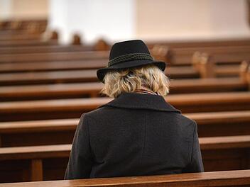 2016 gab es weniger Austritte und mehr Taufen - die Mitgliederzahlen in der katholischen und evangelischen Kirche sinken dennoch weiter. Foto: epd