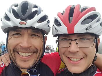 Ein starkes Vater-Sohn-Team: Thomas (links) und Daniel Göpfert. Die beiden Haßbergler nahmen erfolgreich an der "Tour de Kärnten" teil - Daniel zum ersten Mal. Sie bewältigten bei den insgesamt sechs Etappen mit einer Gesamtlänge von 476 Kilometern 7500 Höhenmeter.  Fotos: Ralf Naumann