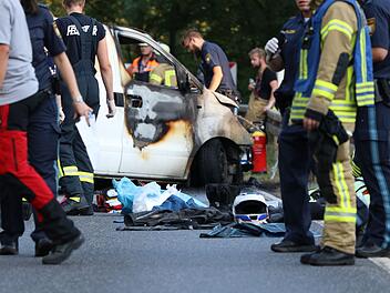 Alzenau: Biker kracht mit Auto zusammen