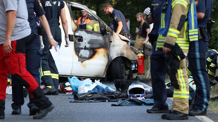 Alzenau: Biker kracht mit Auto zusammen