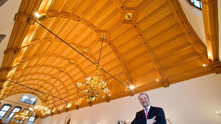 Der Vereinsvorsitzende der «Altstadtfreunde Nürnberg», Karl-Heinz Enderle, steht im Historischen Rathaussaal in Nürnberg. Archivfoto: Daniel Karmann/dpa