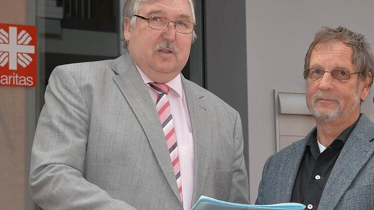Diözesan-Caritasdirektor Gerhard Öhlein holte den Bamberger Juristen Konrad Dengler (rechts) als externen Gewaltbeauftragten "ins Boot". Foto: Ronald Rinklef