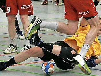 Vor dem Heimspiel gegen Stuttgart erreichte die Verantwortlichen des HSC 2000 Coburg eine Hiobsbotschaft aus dem Lazarett: Kreisläufer Markus Hagelin verletzte sich beim Auswärtsspiel in Lemgo schwerer als zunächst befürchtet. Nach einem Zusammenprall wurde er behandelt und konnte anschließend weiterspielen, doch jetzt stellte sich heraus, dass er eine Knochenprellung und einen Haarriss im Knie erlitt. Foto: CT-Archiv