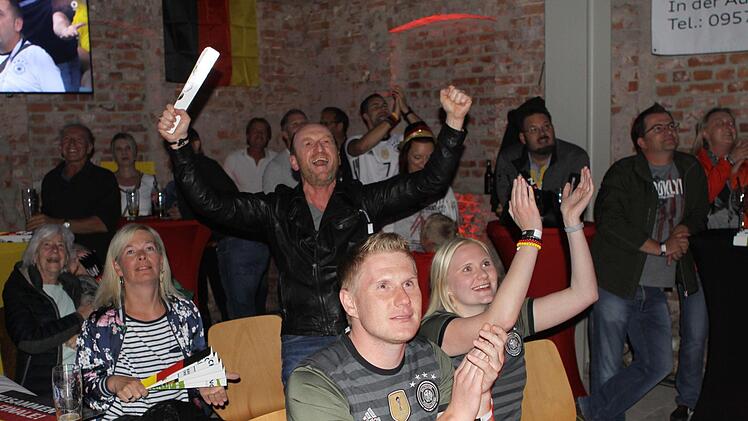 Beim Public Viewing in Kronach. Foto: Michael Wunder