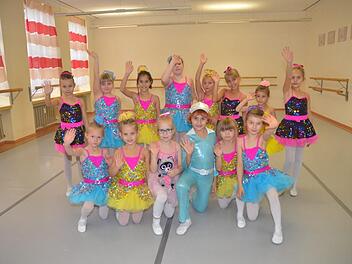 Noch wird in der Ballettschule von Olga Engelmann fleißig geübt und Formationen für die Weihnachtsgala werden einstudiert. Foto: Karl-Heinz Hofmann