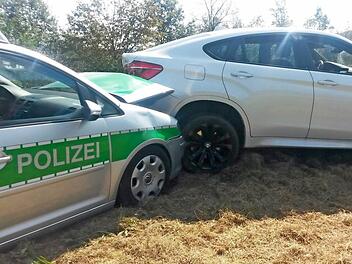 Crash nach Verfolgungsjagd: Keine Viertelstunde dauerte es, bis die Polizei den Autodieb gefasst hatte. Foto: Jürgen Schmitt