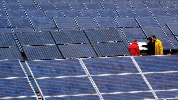 Gegen den Bau von Solarparks in den Ortsteilen Eggenbach und Draisdorf sprach sich der Gemeinderat Ebensfeld aus. Symbolbild: A. Weigel dpa/lb