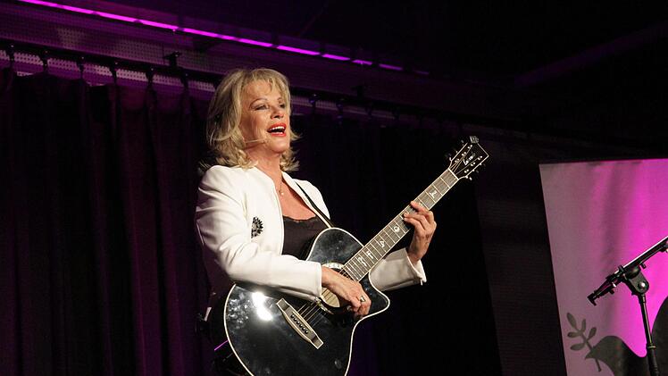 Lisa Fitz während ihres Auftritts in der Eggerbachhalle in Eggolsheim Foto: Mathias Erlwein