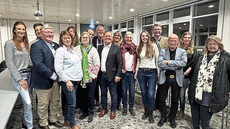 Von links nach rechts: Martina Kohlhepp-Bangert, Christian Bock, Dr. Peter Glei&szlig;ner, Petra Arnold, Silvia K&ouml;rner, Renate Liebmann, Jochen K&ouml;llmer, Dr. Hanno Thiele, Horst Waldner, Astrid K&ouml;llmer, Barbara Bedacht, Juliane K&ouml;llmer, Dr. Stefan Glei&szlig;n...
