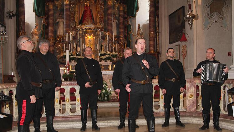Andreij Voranov begeisterte mit Franz Lehars legend&auml;rem Wolgalied. Foto: Sonny Adam