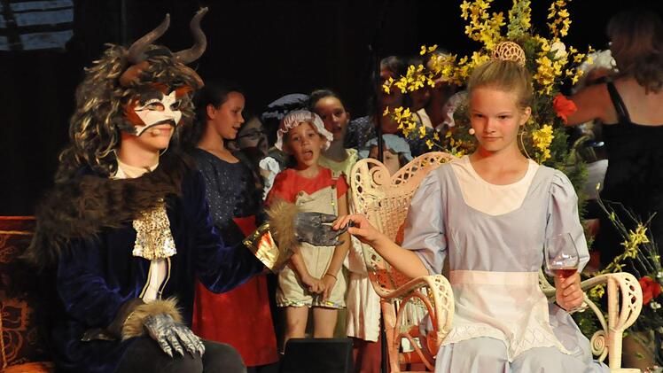 "Die Schöne und das Biest" : Aufführung des Kindermusicals des Herz Jesu Kinder- und Jugendchores und der Musikschule Bad Kissingen Foto: Peter Klopf