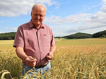 Für Reinhard Friedrich aus Wohlmuthshüll beginnt die Getreideernte heuer früher als gedacht. Foto: Ronald Heck