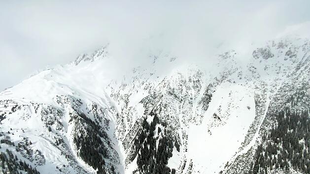 Wanderer aus Bayern in Tirol von Lawine erfasst: 19-J&auml;hriger stirbt unter Schneemassen