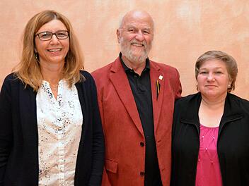 Peter Krug bleibt Vorsitzender des Vereins der Freunde und Förderer Rakocy-Fest Bad Kissingen, Karin Matthes (links) bleibt Schatzmeisterin und Heike Ulsamer Schriftführerin.  Foto: Peter Rauch