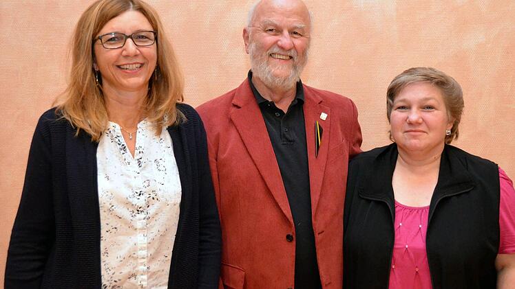 Peter Krug bleibt Vorsitzender des Vereins der Freunde und Förderer Rakocy-Fest Bad Kissingen, Karin Matthes (links) bleibt Schatzmeisterin und Heike Ulsamer Schriftführerin.  Foto: Peter Rauch